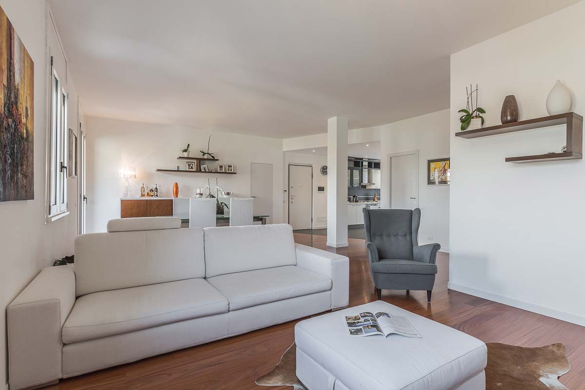 Ristrutturazione appartamento Como, Cavallasca, Facile Ristrutturare Facile Ristrutturare Salas de estar modernas