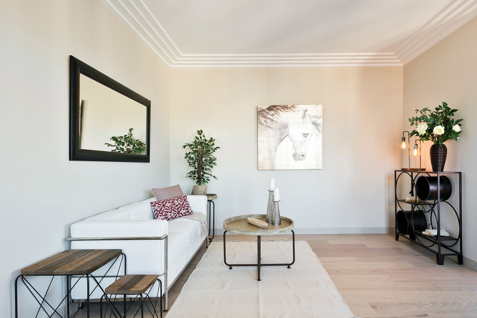 Home Staging para una Vivienda de Lujo en Barcelona, Markham Stagers Markham Stagers Modern Oturma Odası