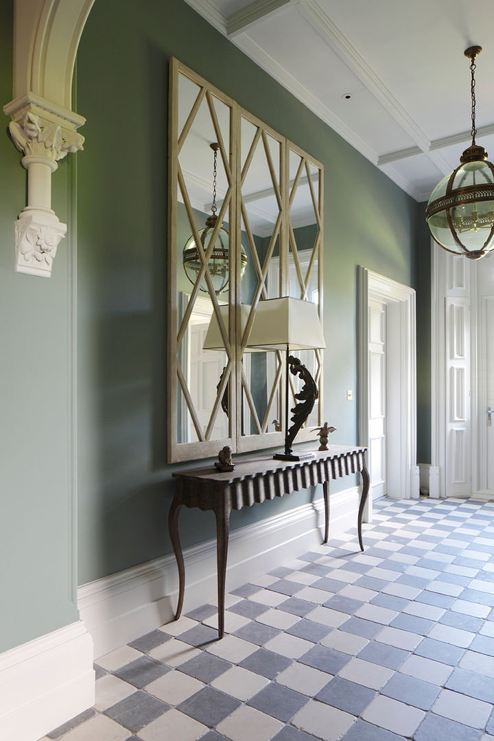 Hall MN Design Hành lang, sảnh & cầu thang phong cách kinh điển interior designer,interior design,london,classic,antique,hall,green hall,mirror,lantern,Accessories & decoration