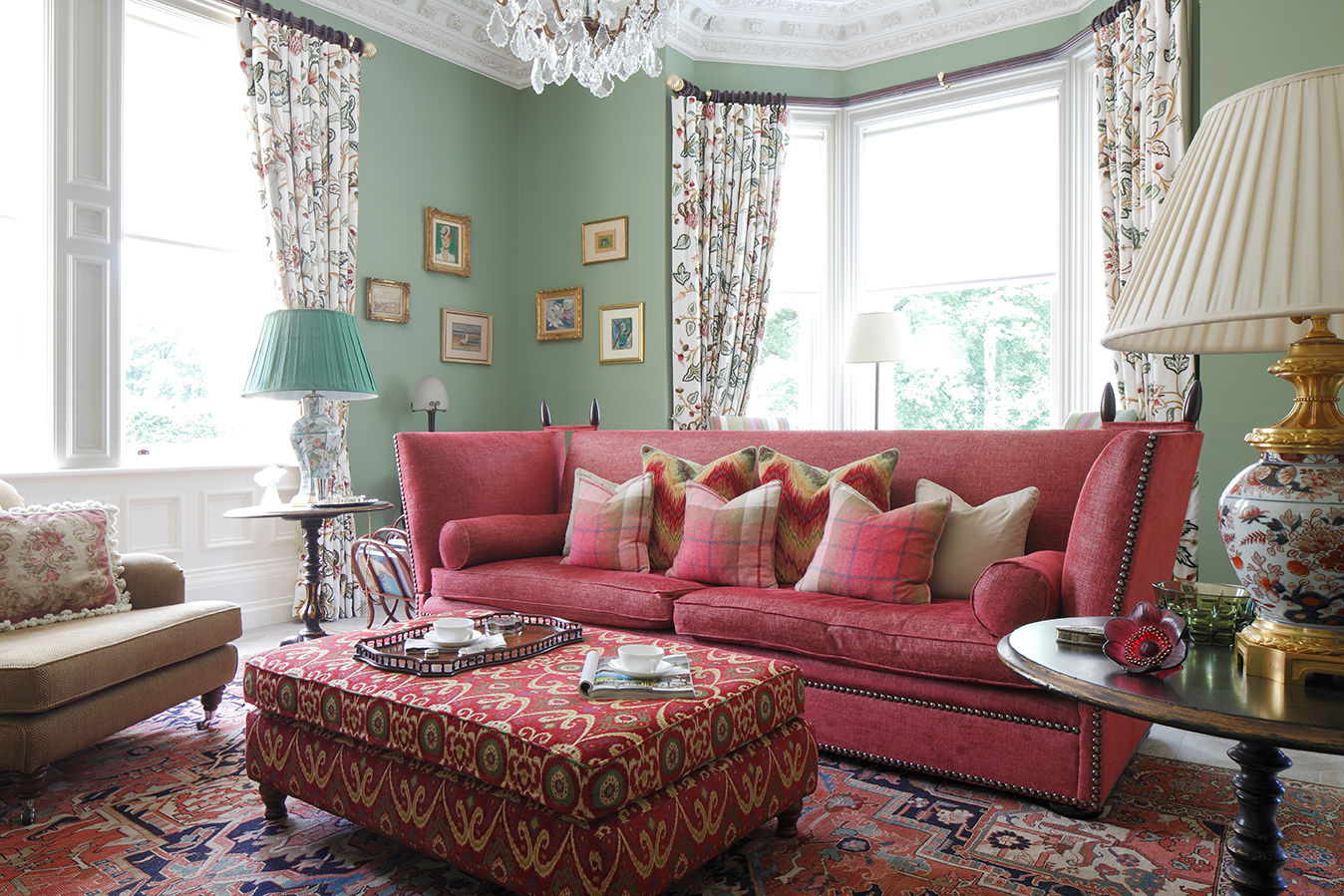 Knole Sofa within classic english country style living room MN Design Phòng khách phong cách kinh điển interior designer,interior design,classic,knole sofa,living room,english country,london,red sofa,Sofas & armchairs