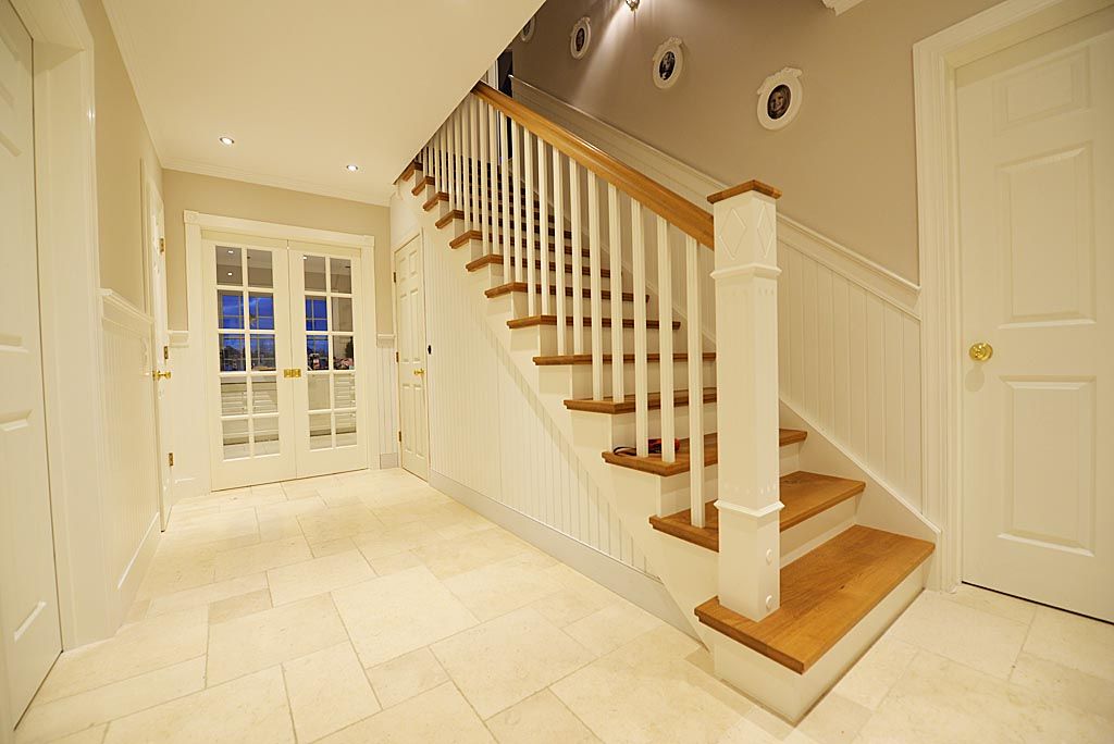 GEORGE L, THE WHITE HOUSE american dream homes gmbh THE WHITE HOUSE american dream homes gmbh Country style corridor, hallway& stairs