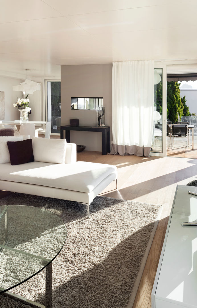 Clean Neutral Living Area Gracious Luxury Interiors Klassieke woonkamers