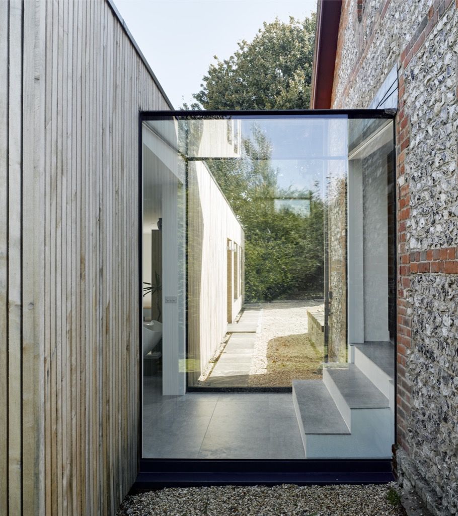 An Old and Historical House Refurbishment: Hurdle House, Adam Knibb Architects Adam Knibb Architects Case moderne