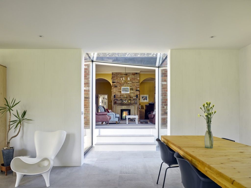 An Old and Historical House Refurbishment: Hurdle House, Adam Knibb Architects Adam Knibb Architects Sala da pranzo moderna