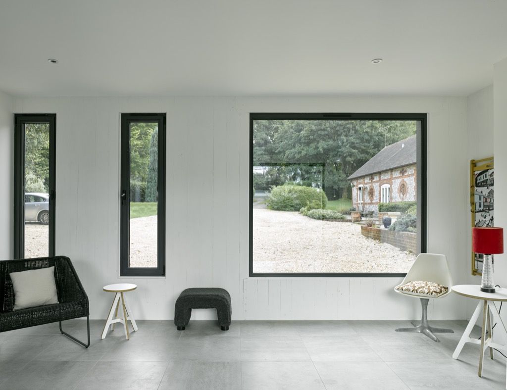 An Old and Historical House Refurbishment: Hurdle House, Adam Knibb Architects Adam Knibb Architects Soggiorno moderno