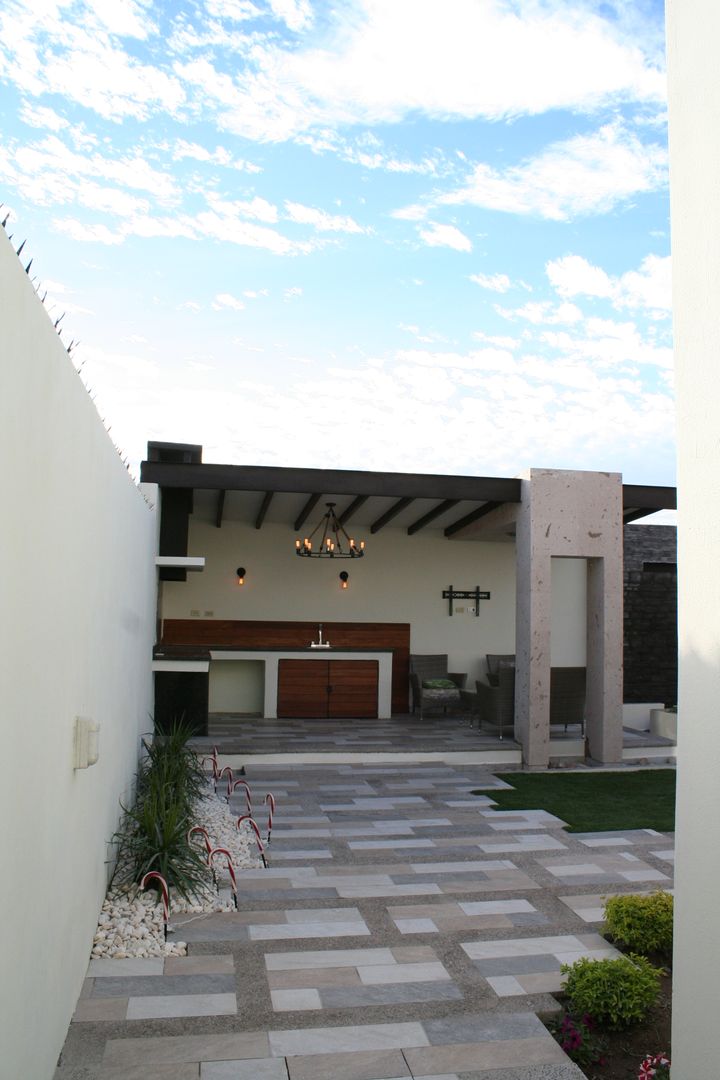 Patio, la encantada, Daniel Teyechea, Arquitectura & Construccion Daniel Teyechea, Arquitectura & Construccion بلكونة أو شرفة