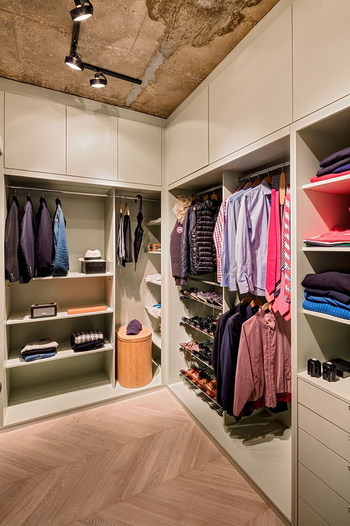 Walk-in Wardrobe Warret & Jullion Phòng thay đồ phong cách Bắc Âu