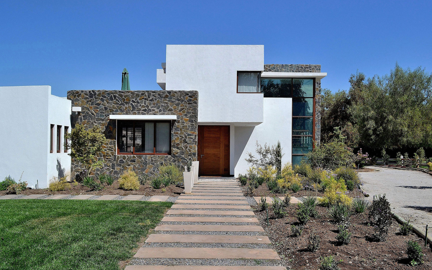 Casa Esquina 1, Marcelo Roura Arquitectos Marcelo Roura Arquitectos Casas modernas Concreto