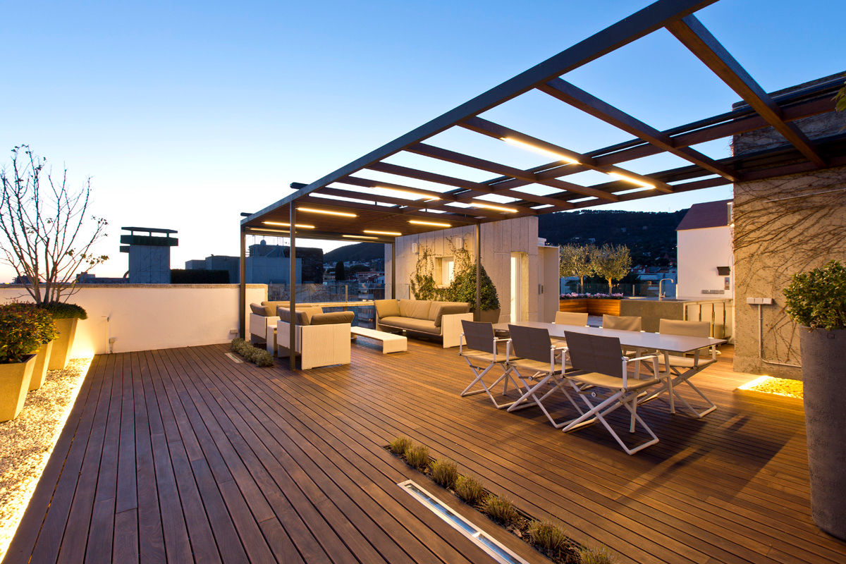 Terraza en Barcelona, Garden Center Conillas S.L Garden Center Conillas S.L Modern Balkon, Veranda & Teras Ahşap Ahşap rengi