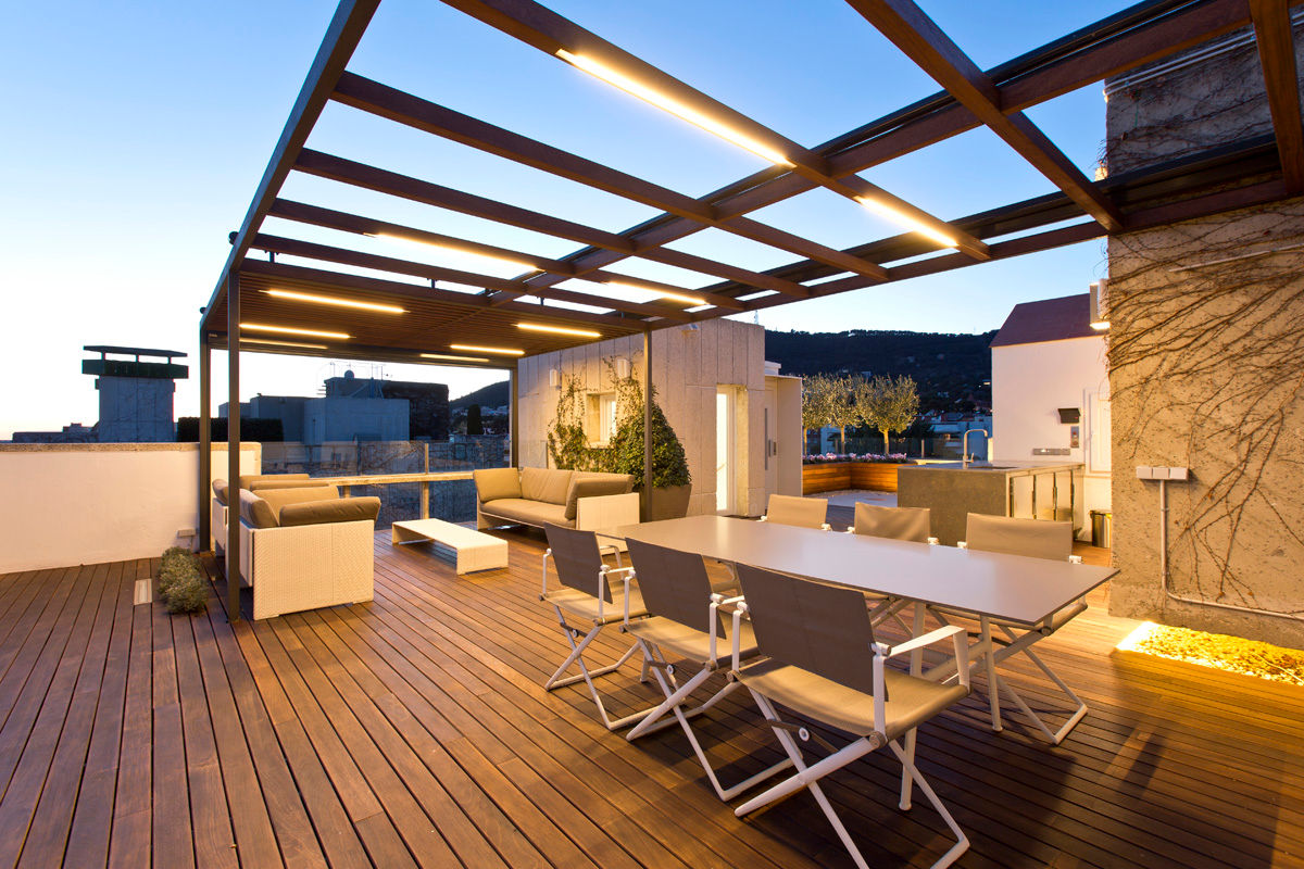 Terraza en Barcelona, Garden Center Conillas S.L Garden Center Conillas S.L ระเบียง, นอกชาน ไม้ Wood effect