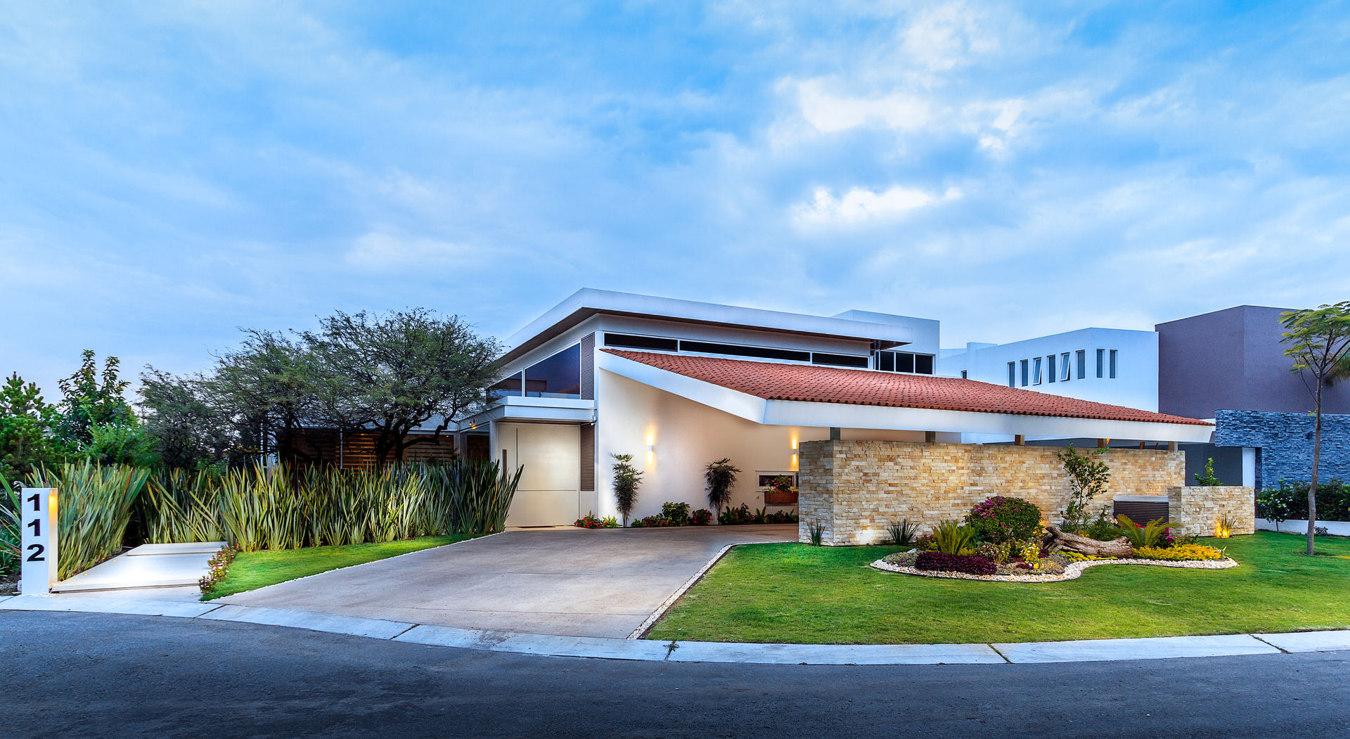 CASA MEZQUITE, Loyola Arquitectos Loyola Arquitectos 現代房屋設計點子、靈感 & 圖片