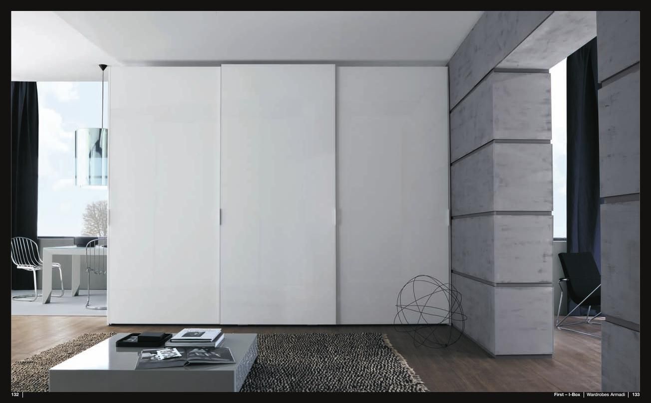 Roupeiros , RUI BESSA INTERIORES RUI BESSA INTERIORES Modern style bedroom MDF Wardrobes & closets