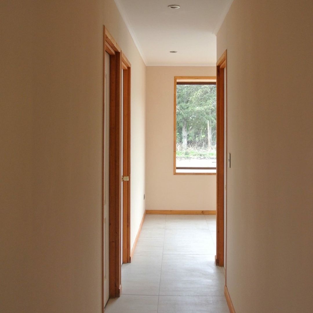 Casa en Talagante, AtelierStudio AtelierStudio Country style corridor, hallway& stairs