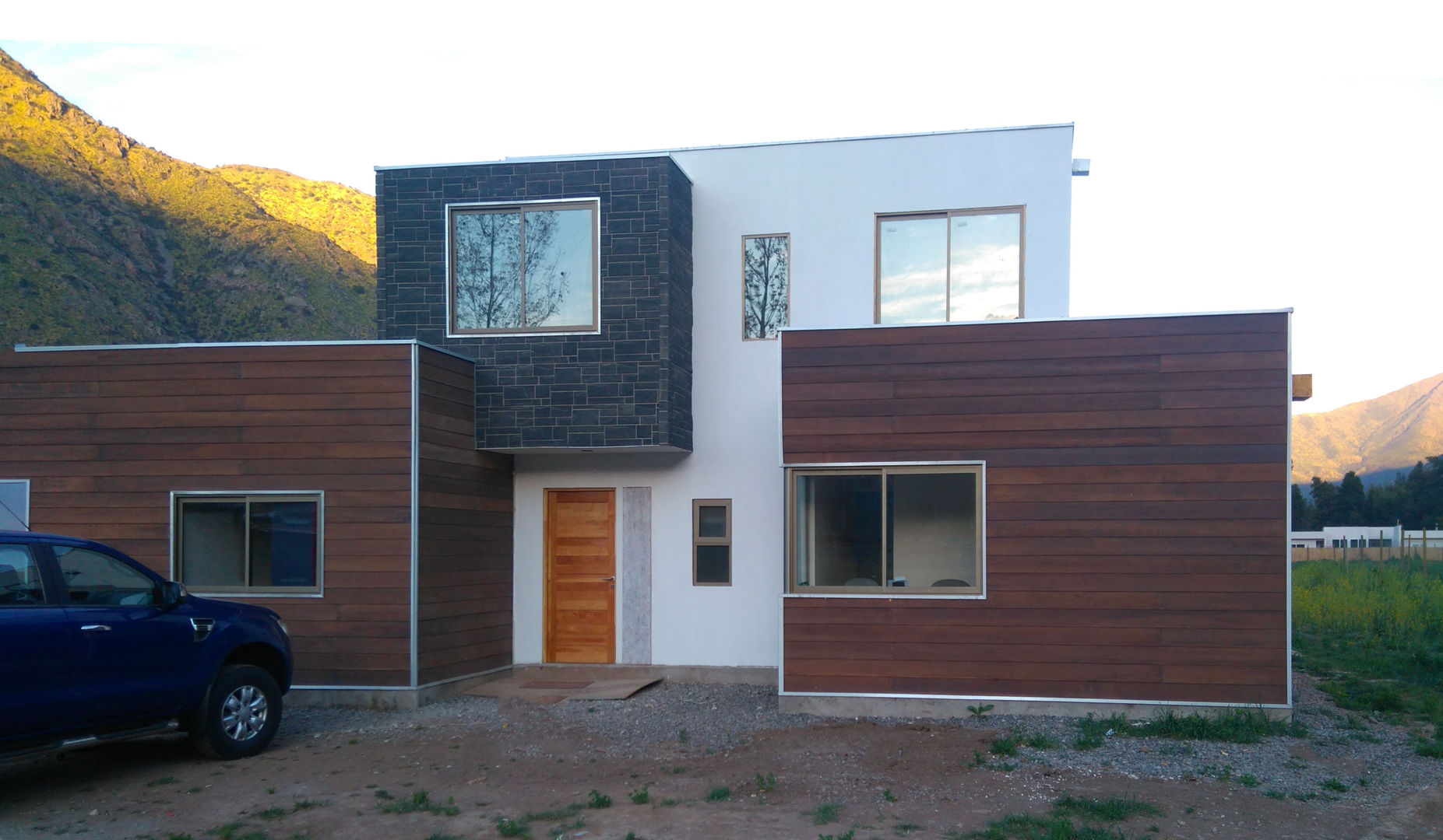 Casa fredes, AtelierStudio AtelierStudio منازل