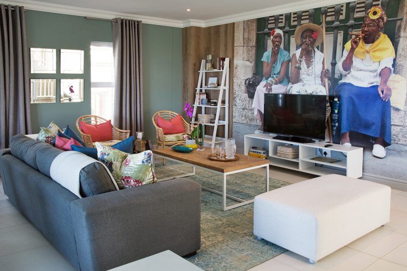 Umhlanga Rocks New Home | Win A Home Show, Blaque Pearl Lifestyle Blaque Pearl Lifestyle Salas de estar tropicais