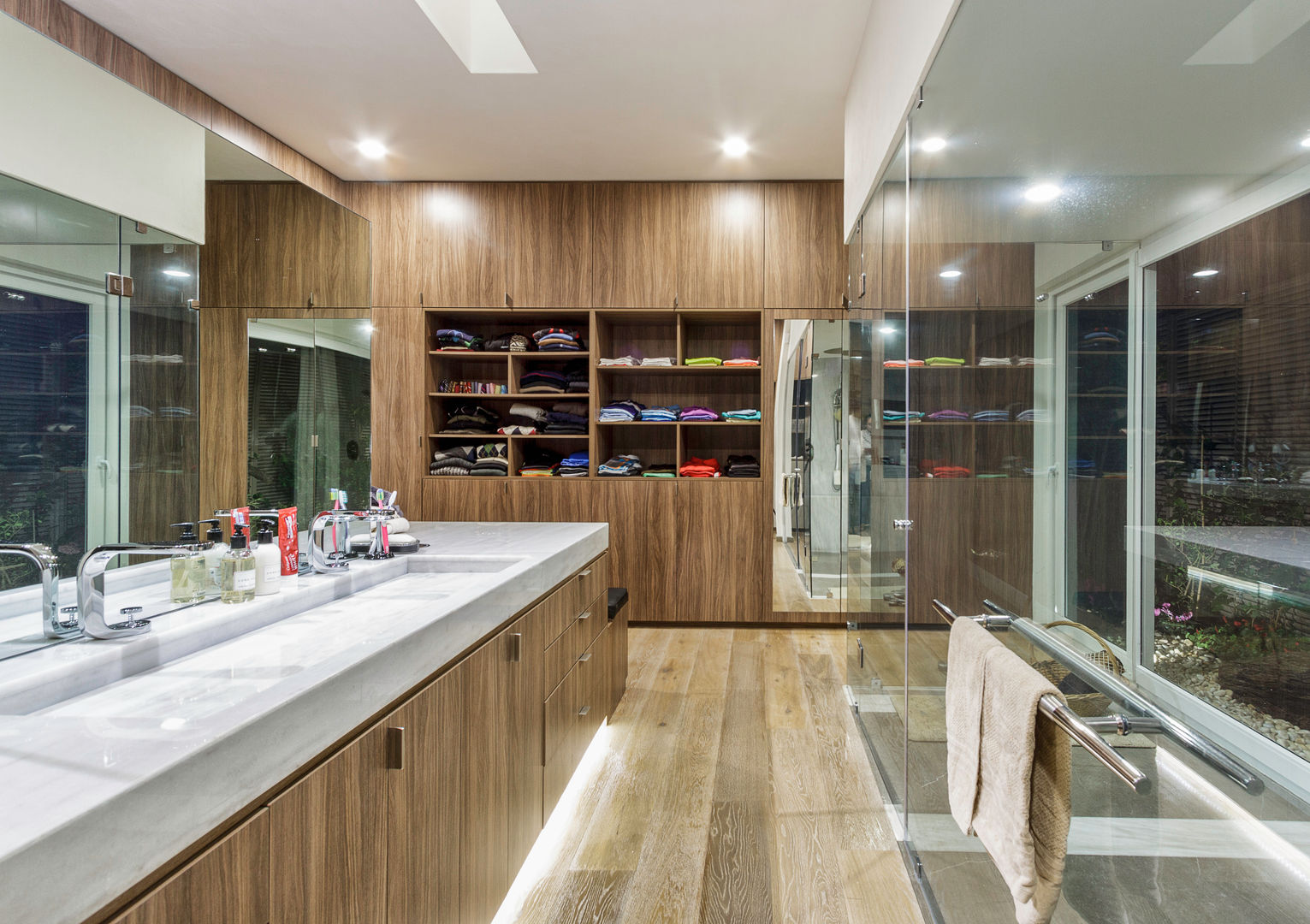 homify Modern style dressing rooms