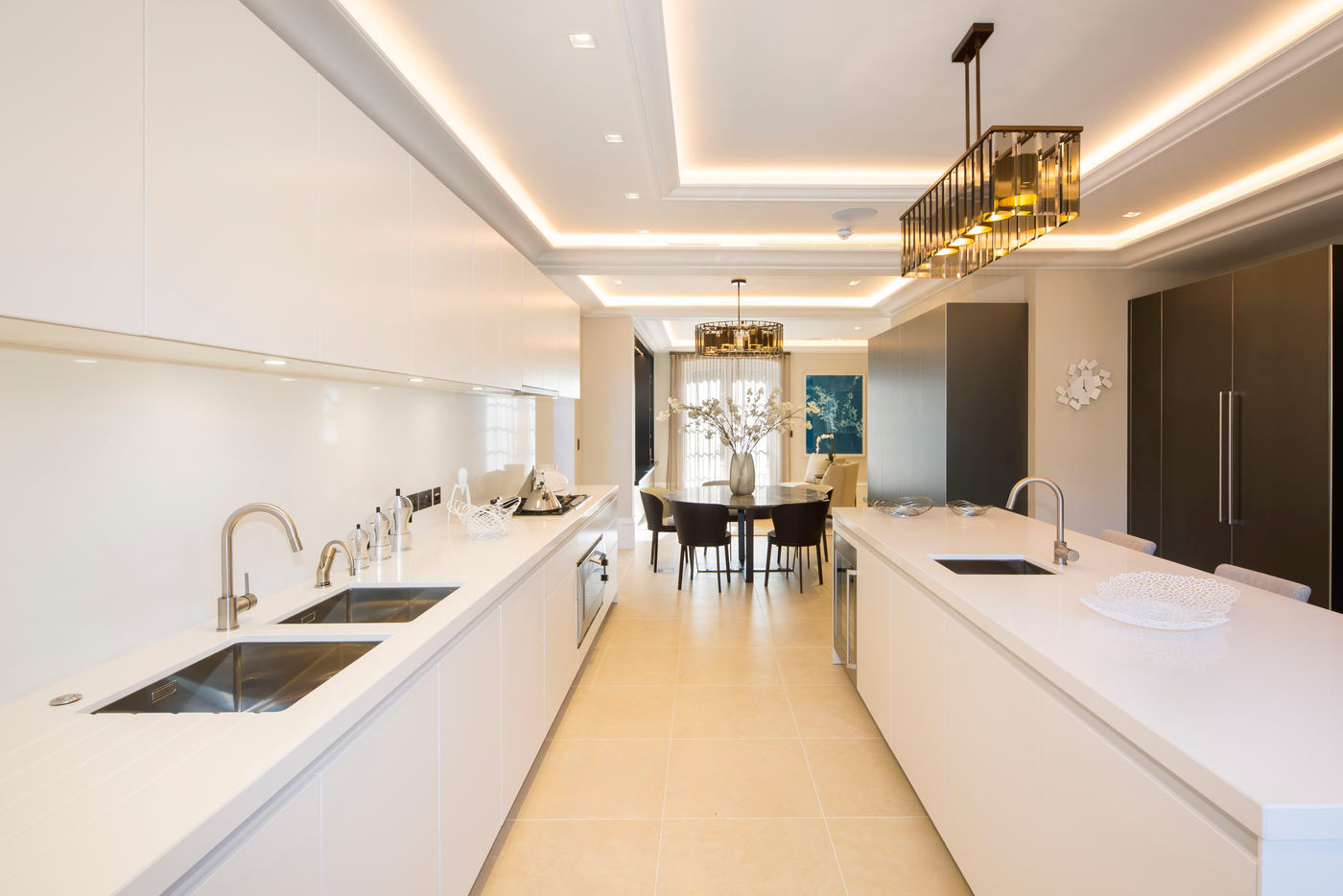 Kitchen KSR Architects Cocinas modernas kitchen lighting,white kitchen