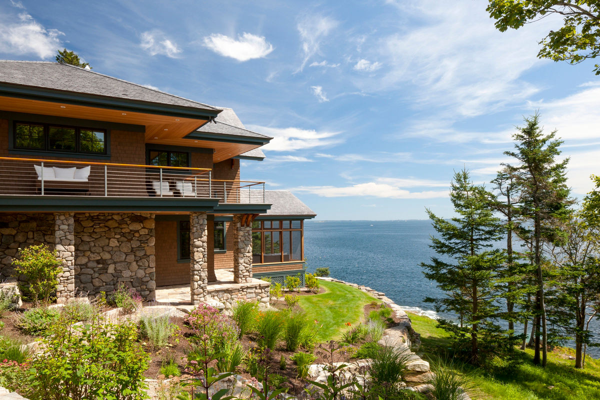 Bold Ocean Cottage, John Morris Architects John Morris Architects Rumah Klasik