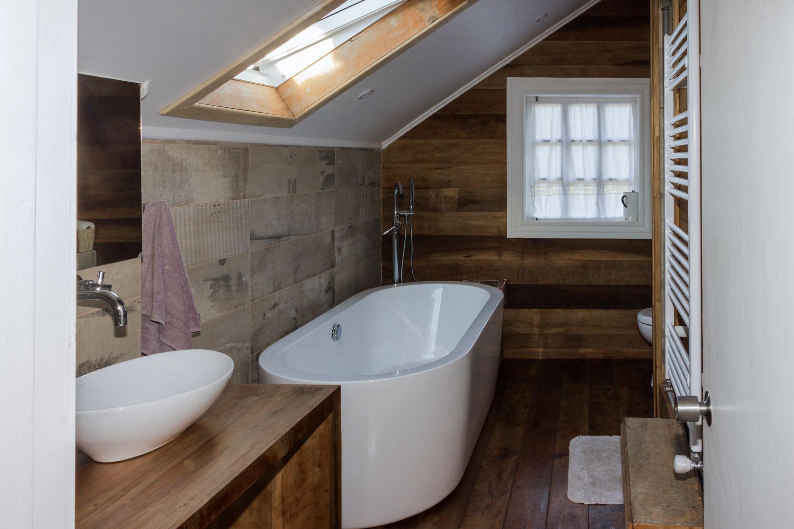 CASONA LOS BAJOS, Moraga Höpfner Arquitectos Moraga Höpfner Arquitectos Scandinavian style bathroom