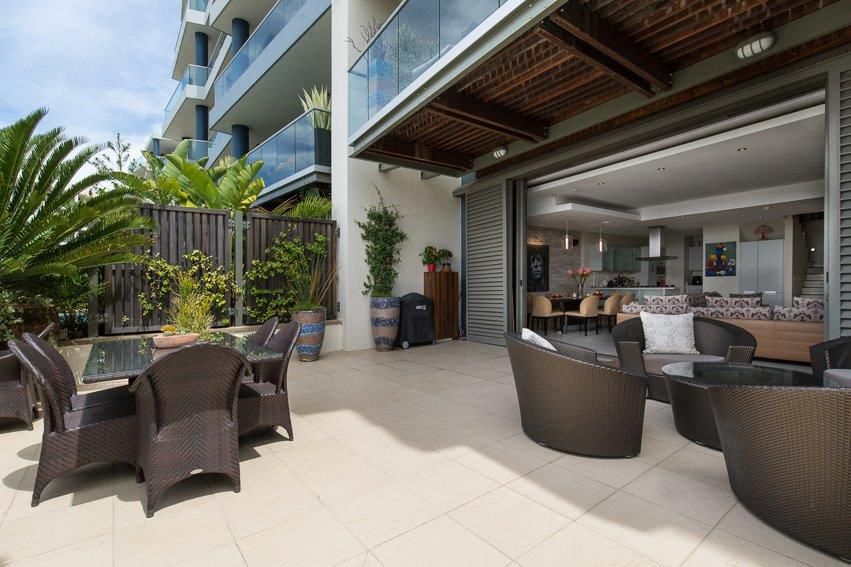 Apartment Robertson - Pembroke, Covet Design Covet Design Modern balcony, veranda & terrace