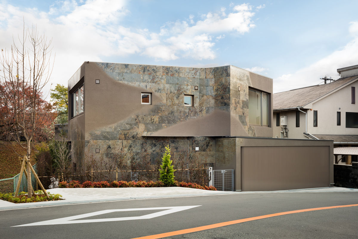 Triton, 松島潤平建築設計事務所 / JP architects 松島潤平建築設計事務所 / JP architects Casas de estilo ecléctico Piedra