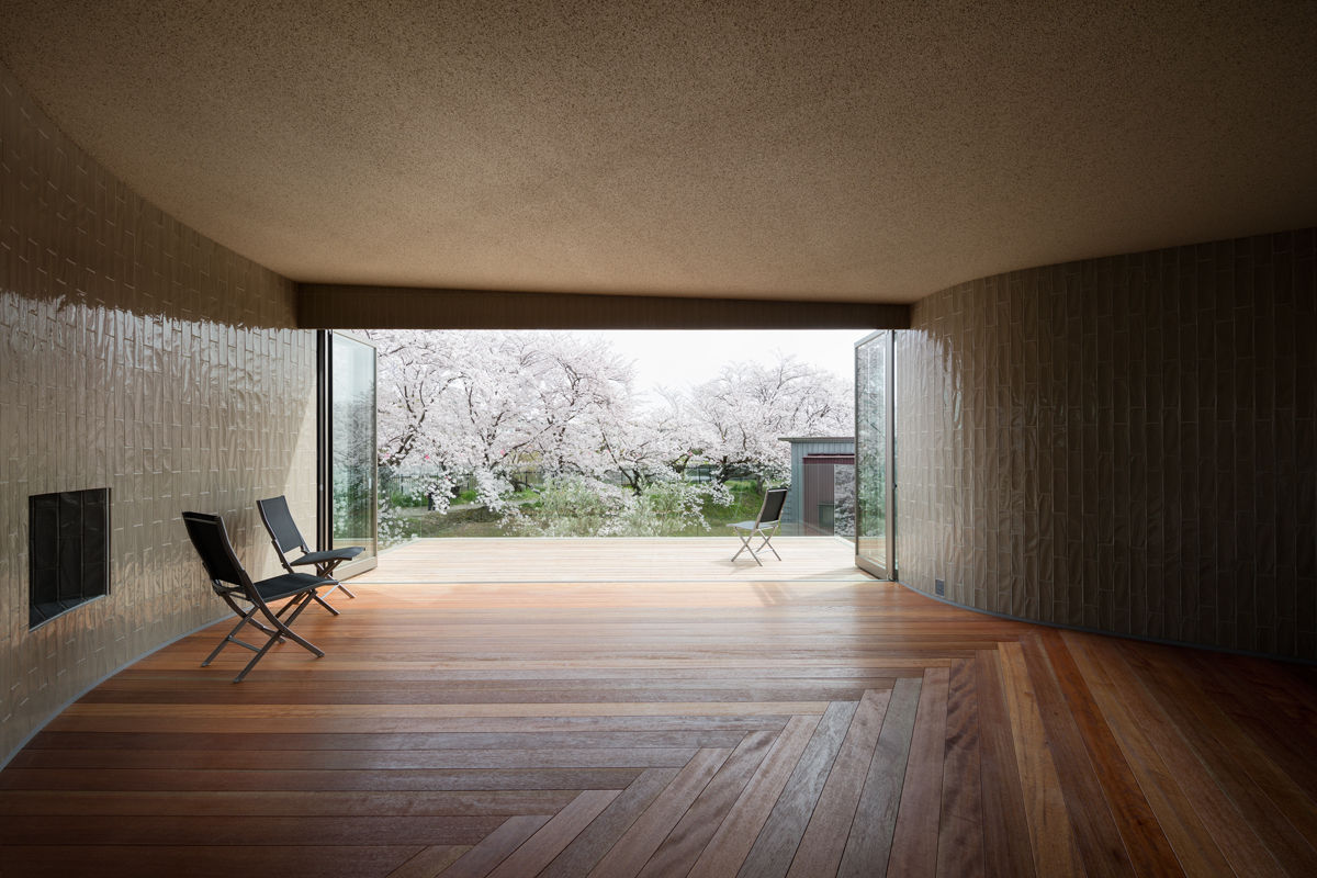 Triton, 松島潤平建築設計事務所 / JP architects 松島潤平建築設計事務所 / JP architects Balcones y terrazas eclécticos Azulejos