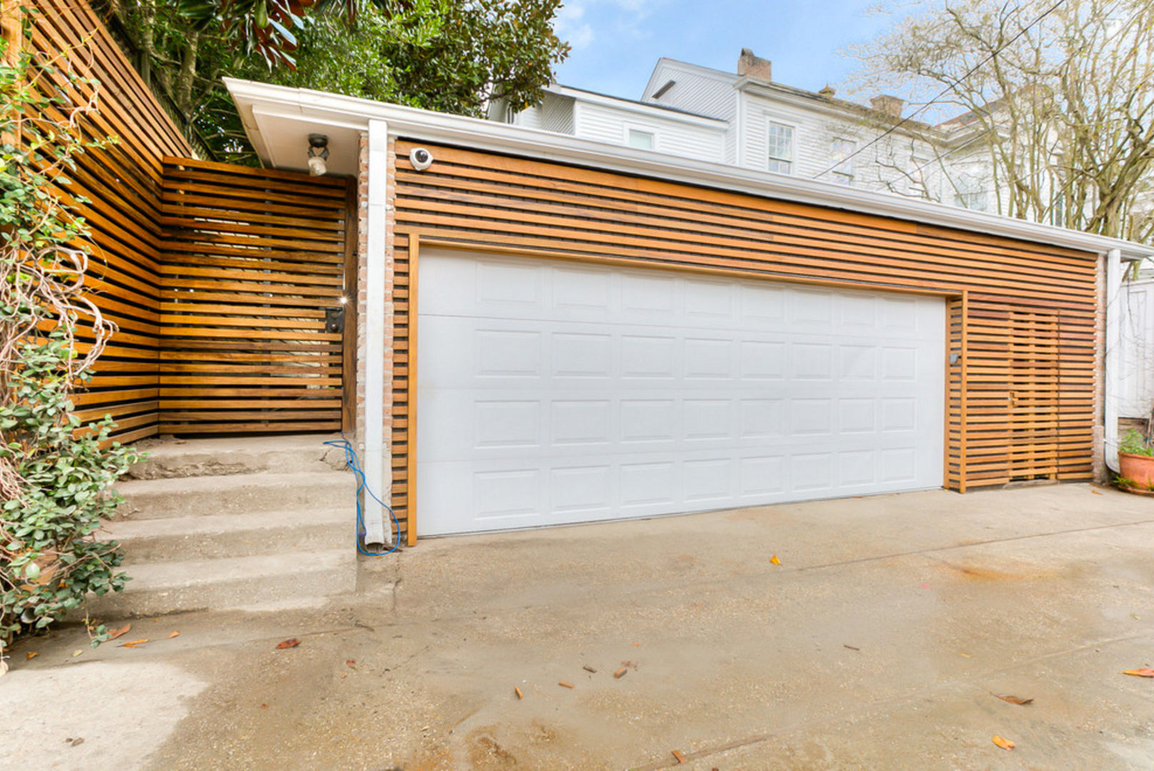 Nashville Avenue Residence, New Orleans studioWTA Eclectic style garage/shed