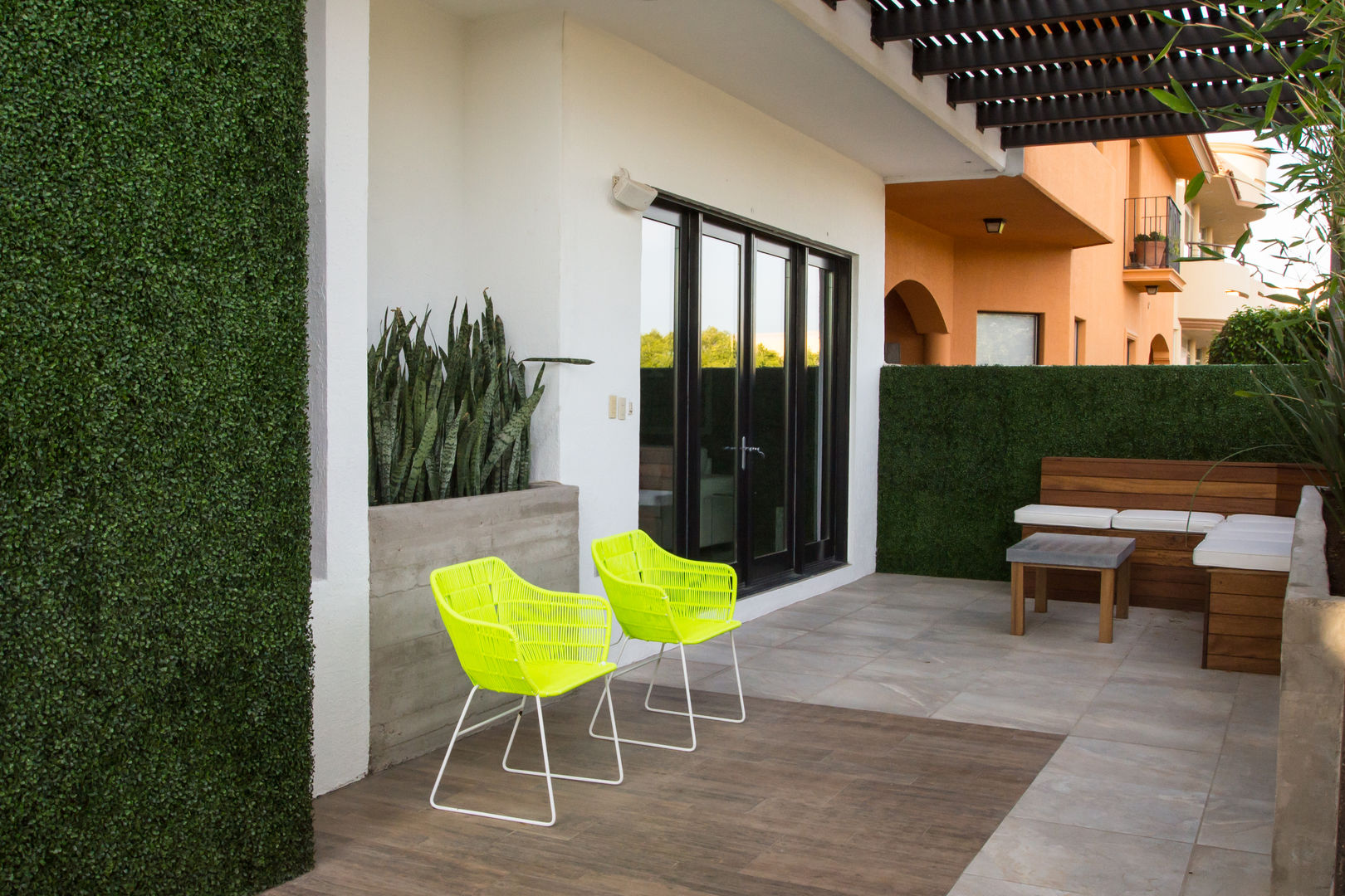 PATIO 5, TAMEN arquitectura TAMEN arquitectura Balkon, Beranda & Teras Modern