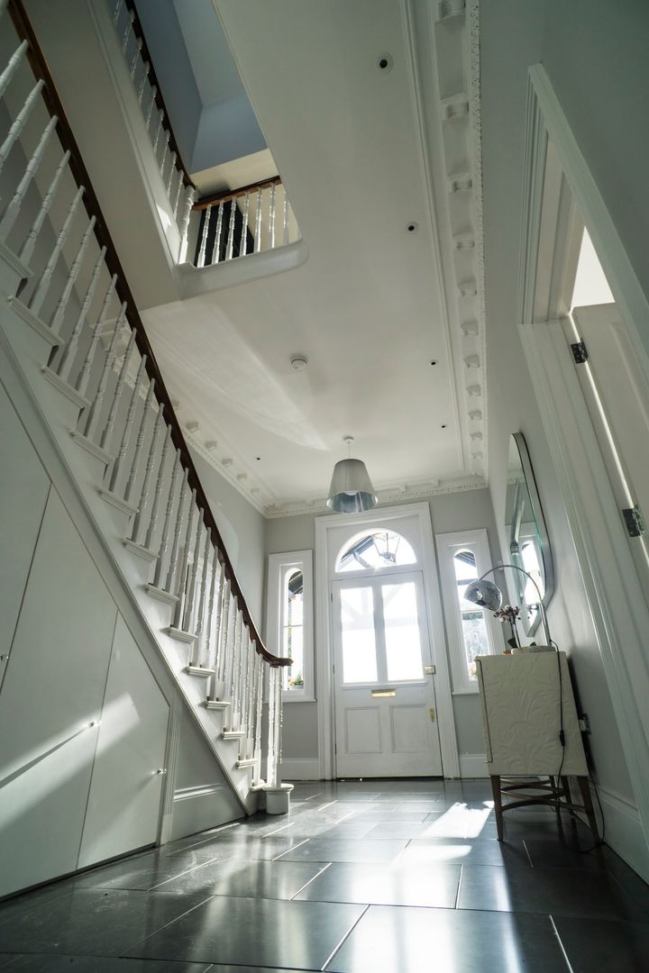 RYDENS ROAD, Concept Eight Architects Concept Eight Architects Classic style corridor, hallway and stairs
