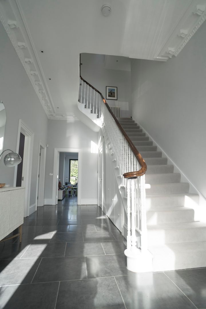 RYDENS ROAD, Concept Eight Architects Concept Eight Architects Classic style corridor, hallway and stairs