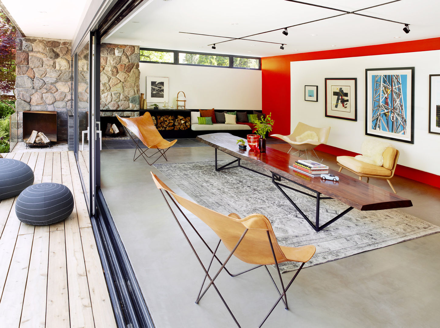 Pool House +tongtong Modern living room