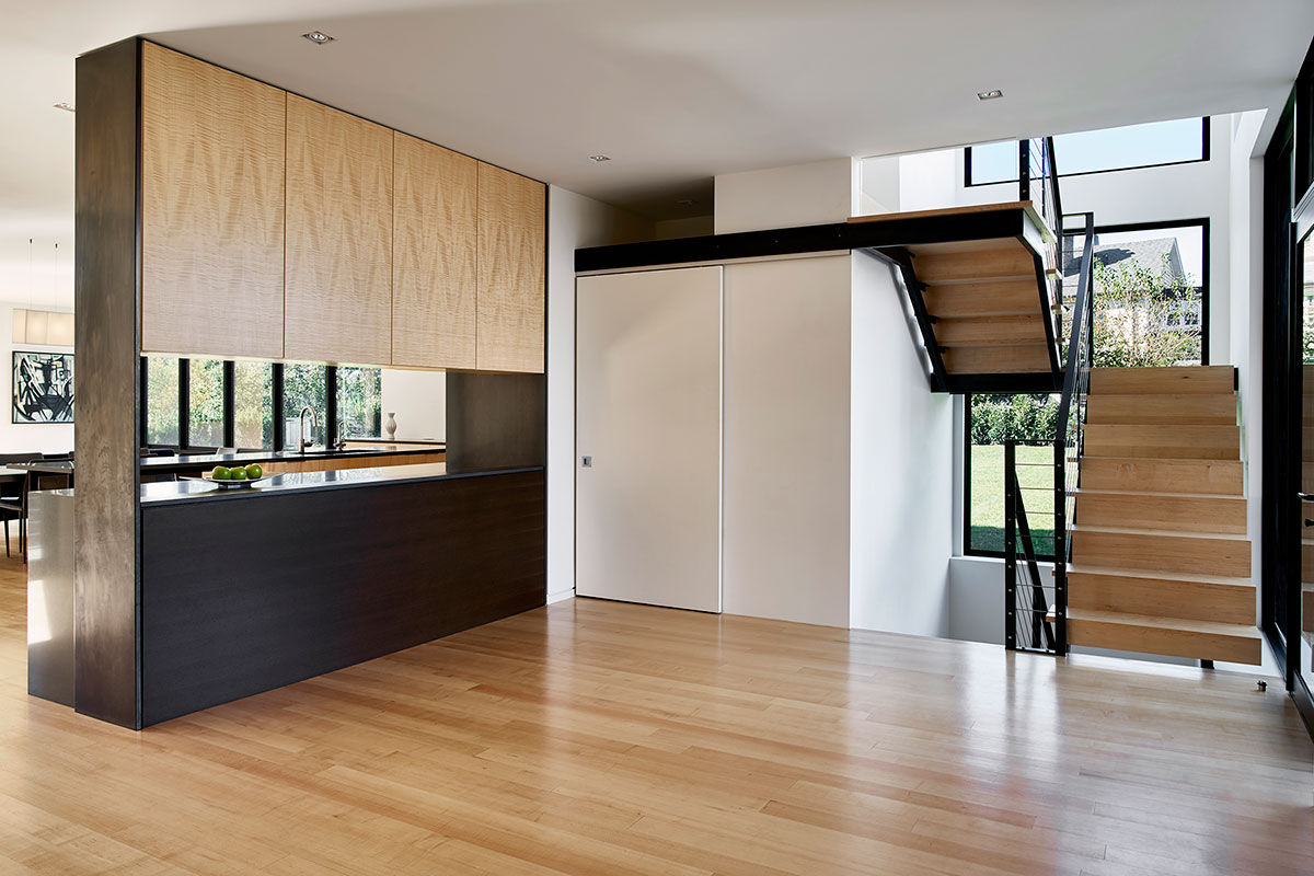 Rosedale Residence, KUBE architecture KUBE architecture Modern corridor, hallway & stairs