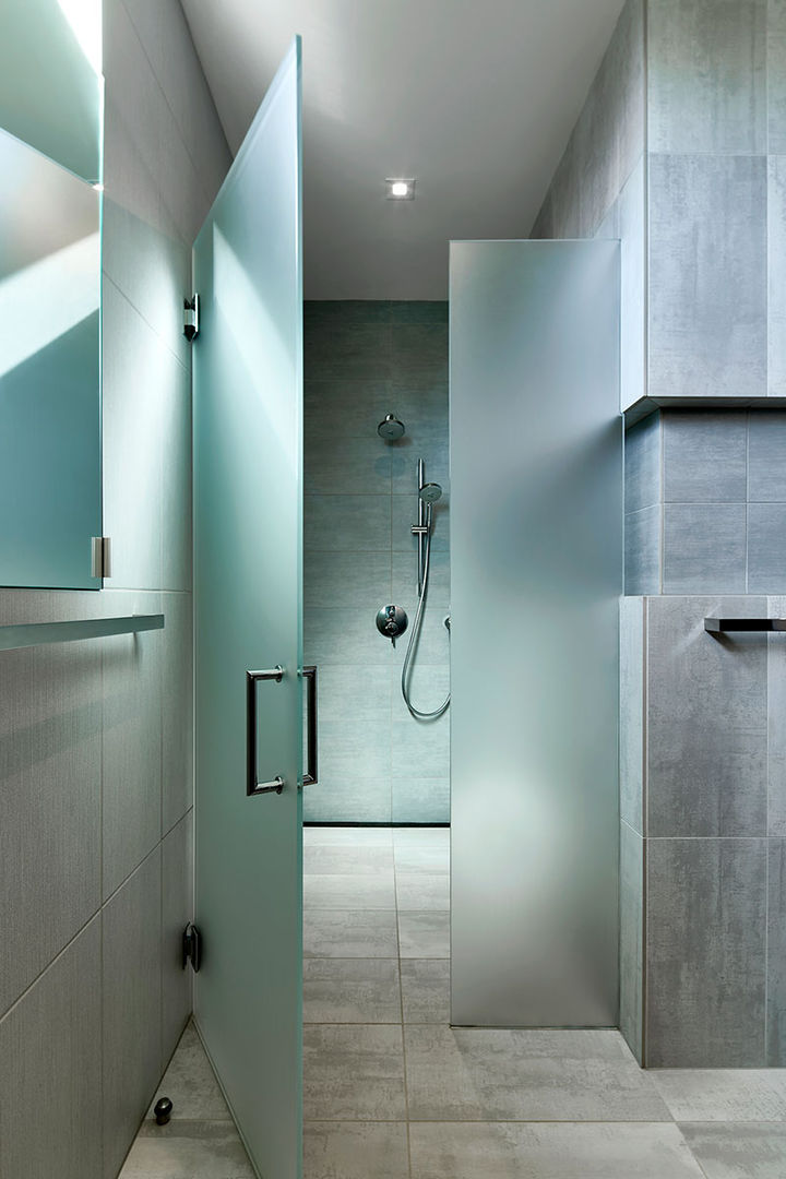 Rosedale Residence, KUBE architecture KUBE architecture Modern bathroom