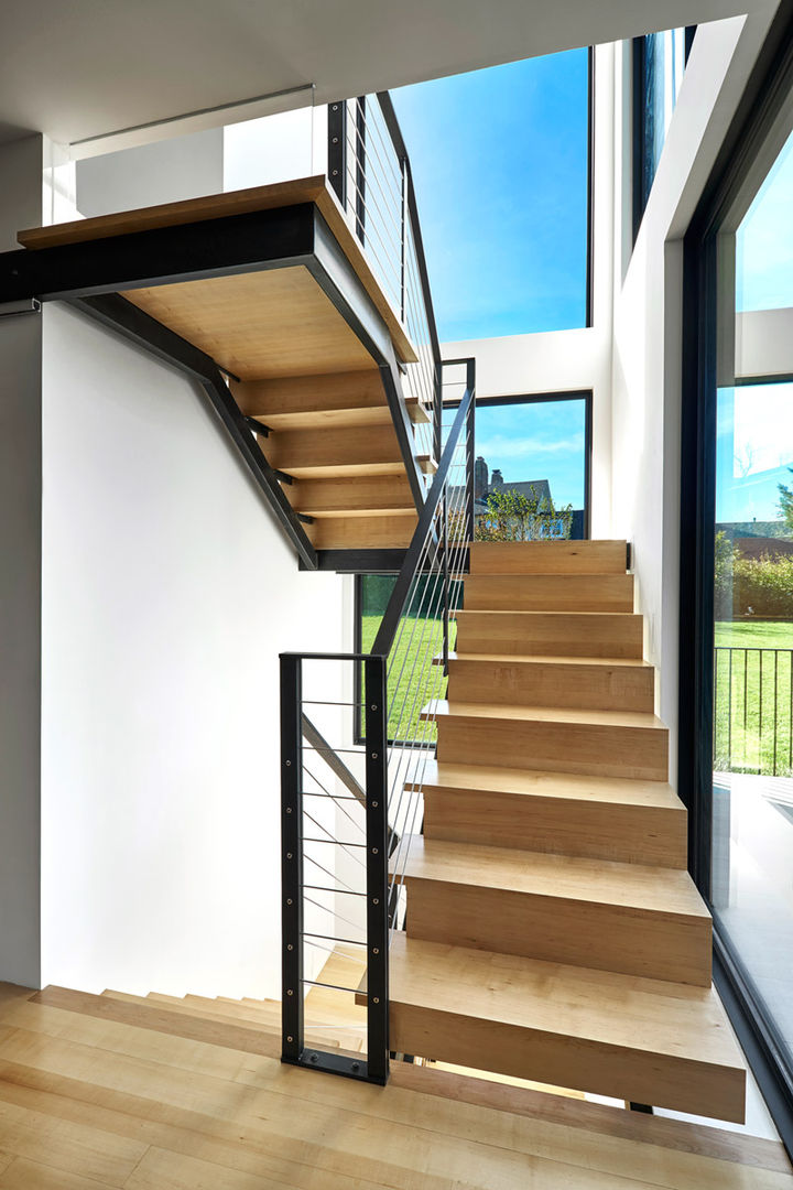 Rosedale Residence, KUBE architecture KUBE architecture Modern corridor, hallway & stairs