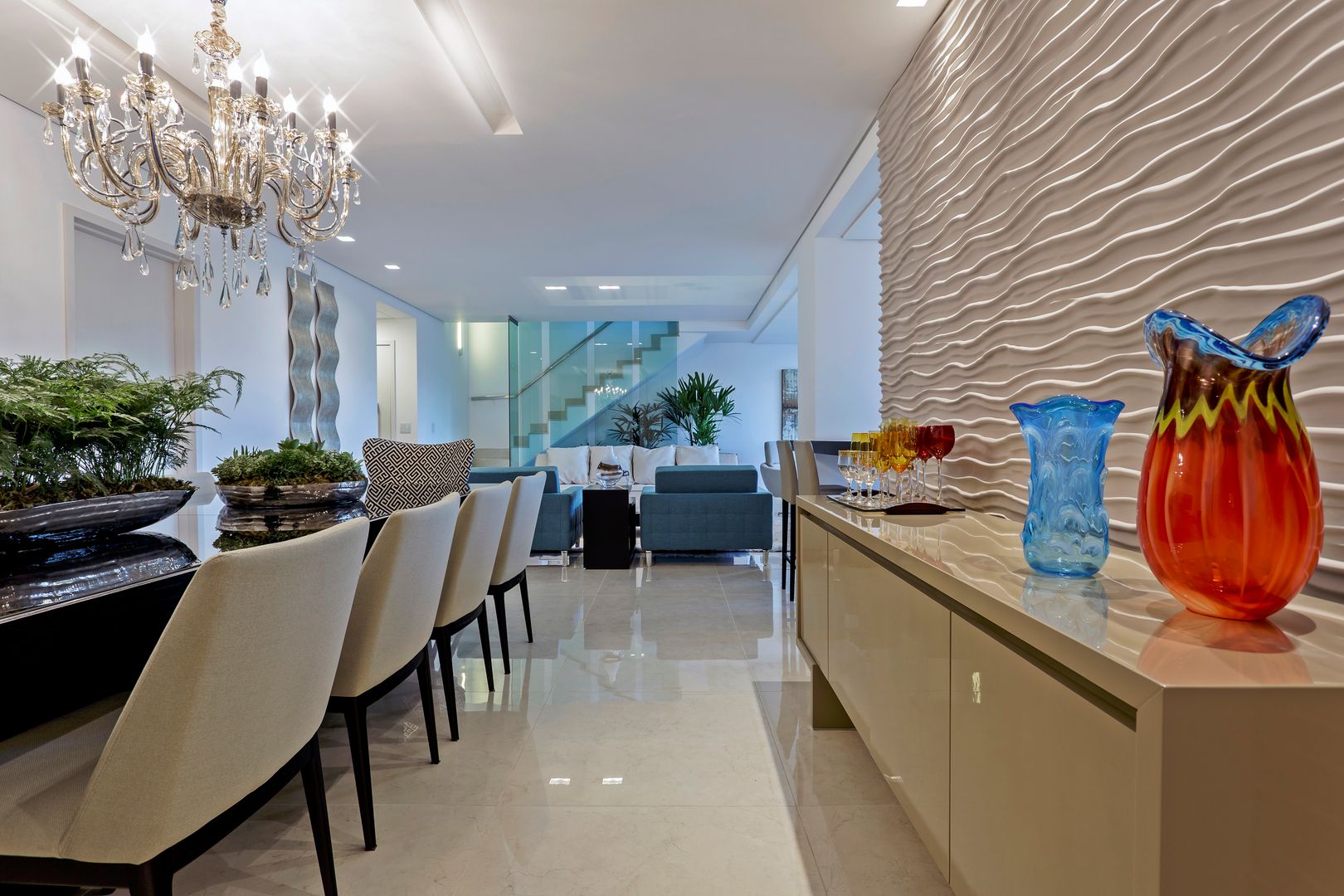 Sala de Jantar JANAINA NAVES - Design & Arquitetura Salas de jantar ecléticas Compósito de madeira e plástico