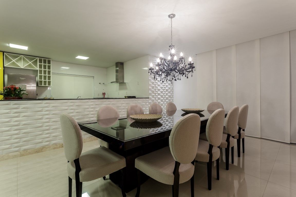 Salas de jantar, JANAINA NAVES - Design & Arquitetura JANAINA NAVES - Design & Arquitetura Dining room Wood-Plastic Composite
