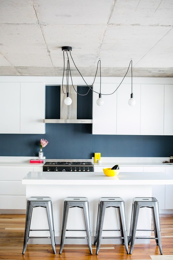 Mr and Mrs Super Chilled homify Kitchen grey,white,white counter,kitchen lighting,kitchen island