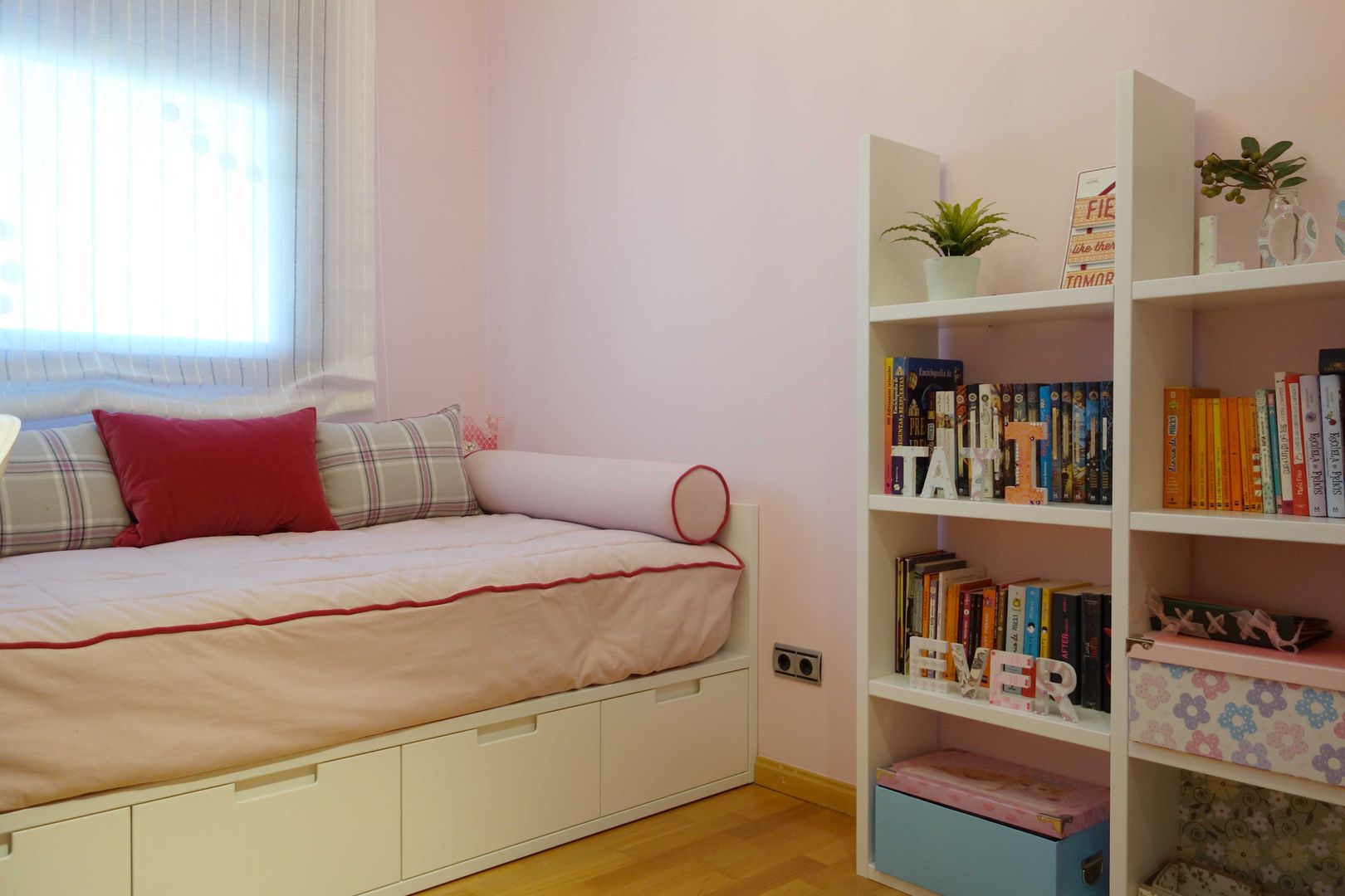 Dormitorio de niña a adolescente, Noelia Villalba Interiorista Noelia Villalba Interiorista Nursery/kid’s room