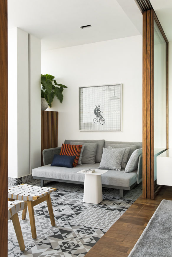 360º Apartment DIEGO REVOLLO ARQUITETURA S/S LTDA. Varandas, alpendres e terraços modernos