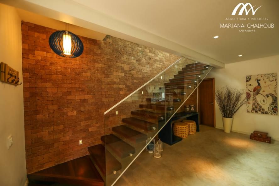 CASA DE PRAIA INDAIÁ, Mariana Chalhoub Mariana Chalhoub Rustic style corridor, hallway & stairs