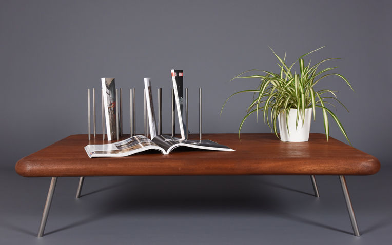 Coffee table or dining Lunch Medium Sized handmade by a Great Tree/Tavolino da salotto o sala da Pranzo di medie Dimensioni fatto a mano da un Grande Albero / Tavolino da Caffè stile Mid-Century in Mogano, Ebanisteria Cavallaro Ebanisteria Cavallaro Modern living room Solid Wood Multicolored