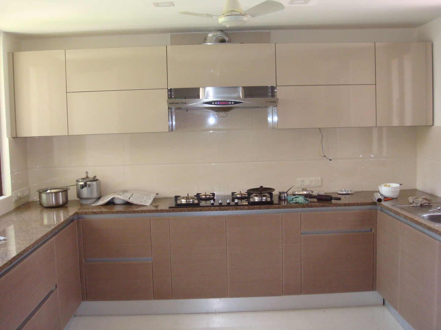 Cooking elegant kitchens & Interiors Modern kitchen Chipboard Cabinets & shelves