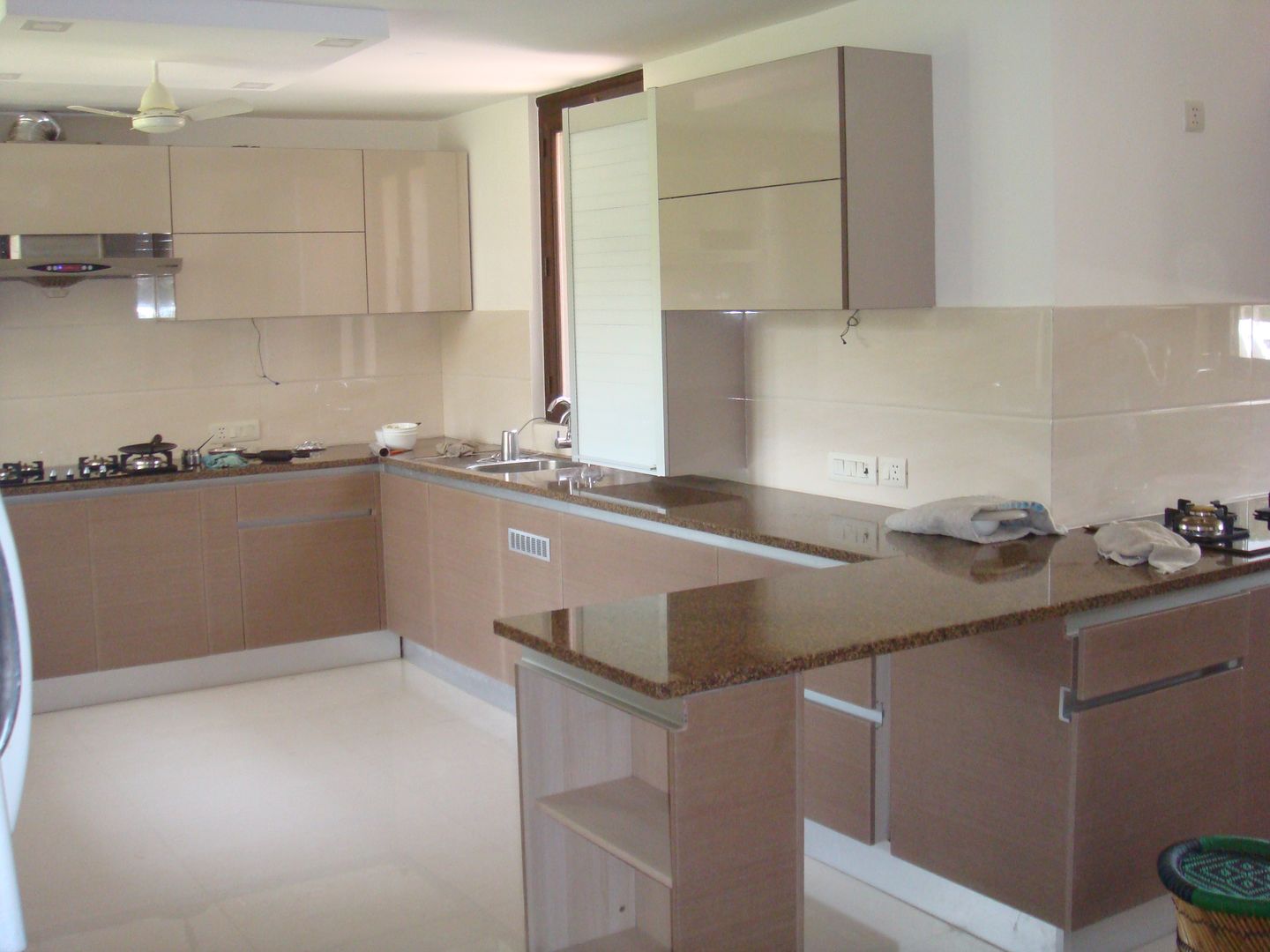 kitchen Gurgaon, elegant kitchens & Interiors elegant kitchens & Interiors Cocinas modernas Aglomerado