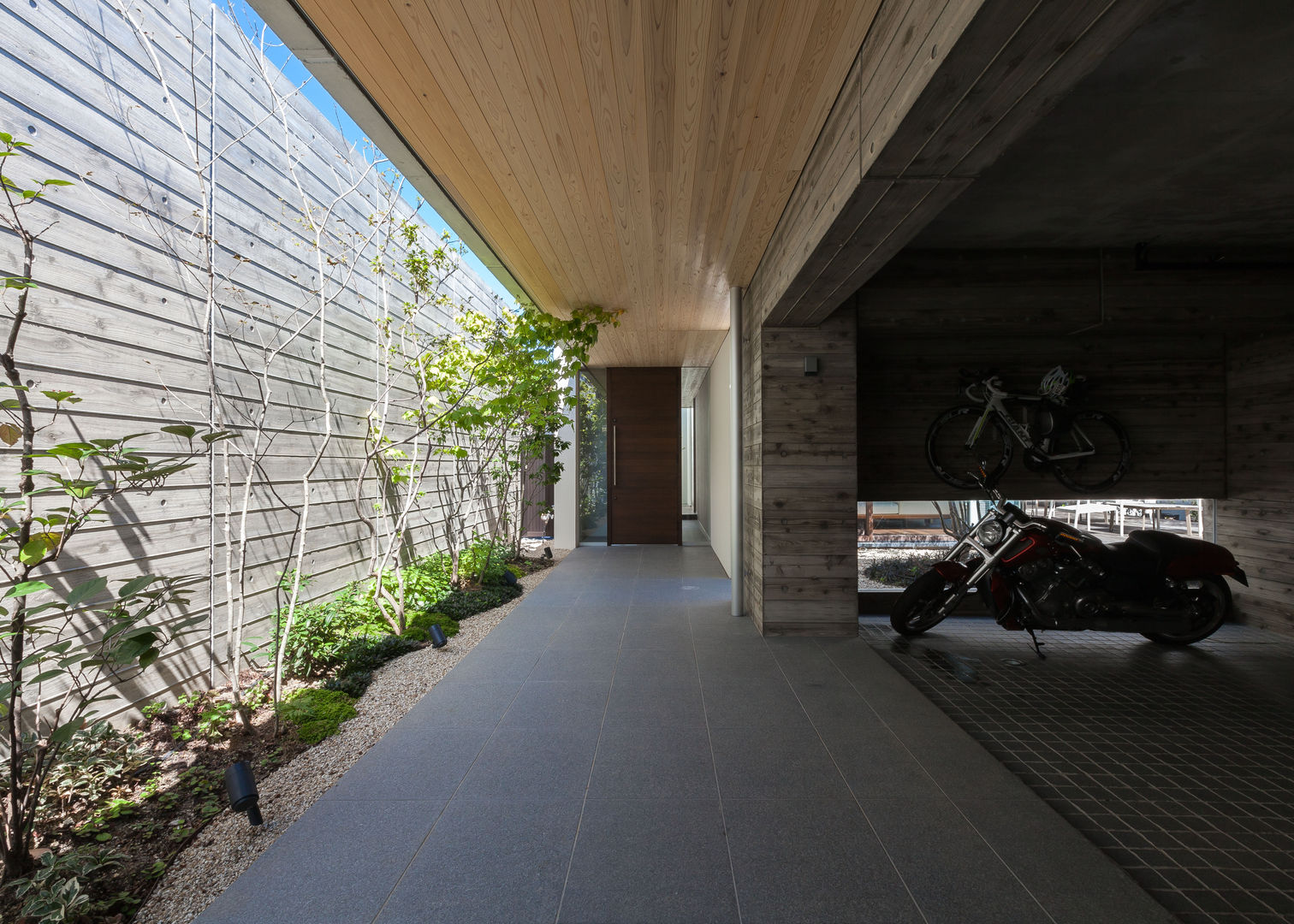 神沢の家, Architet6建築事務所 Architet6建築事務所 Minimalist corridor, hallway & stairs Concrete