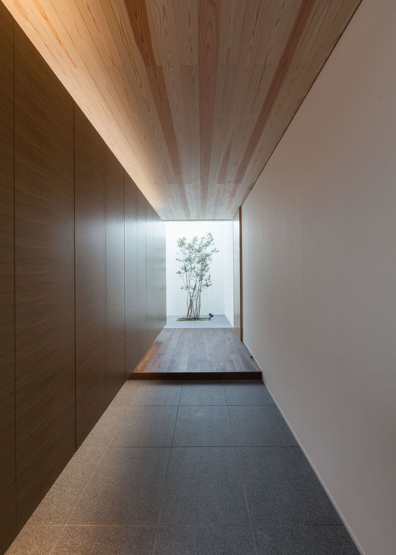 神沢の家, Architet6建築事務所 Architet6建築事務所 Minimalist corridor, hallway & stairs Stone Wood effect