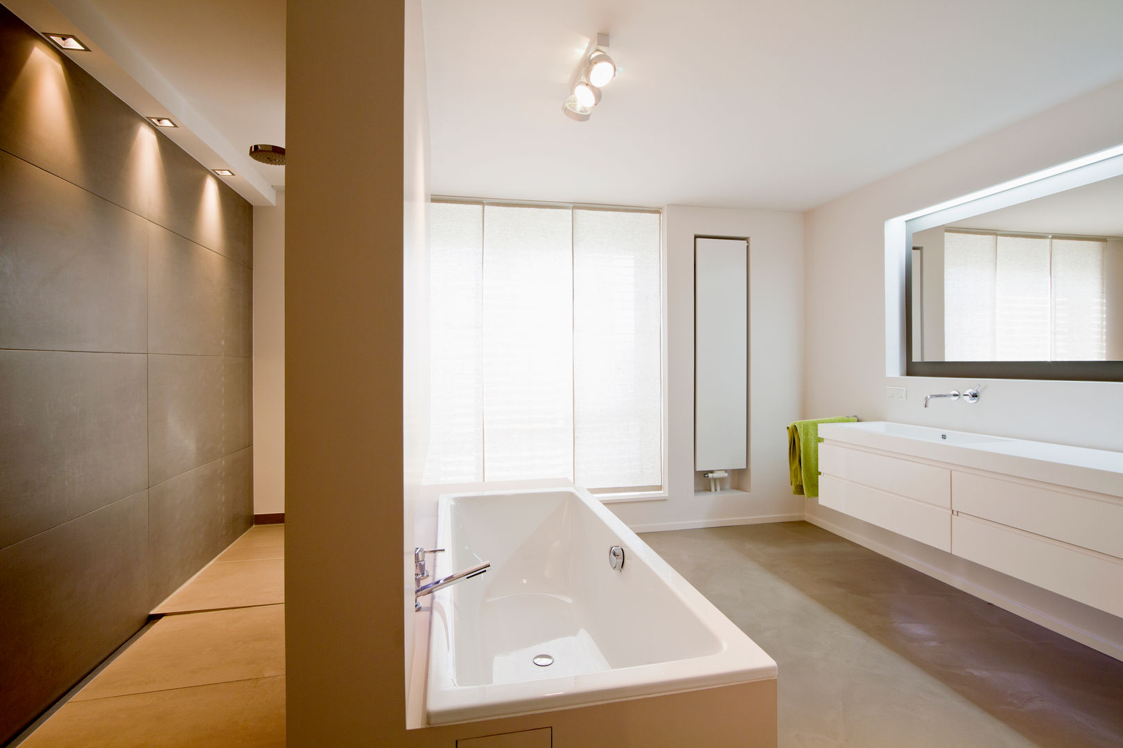 Penthouse in Frankfurt, innen_architekten BALS + WIRTH innen_architekten BALS + WIRTH Modern bathroom