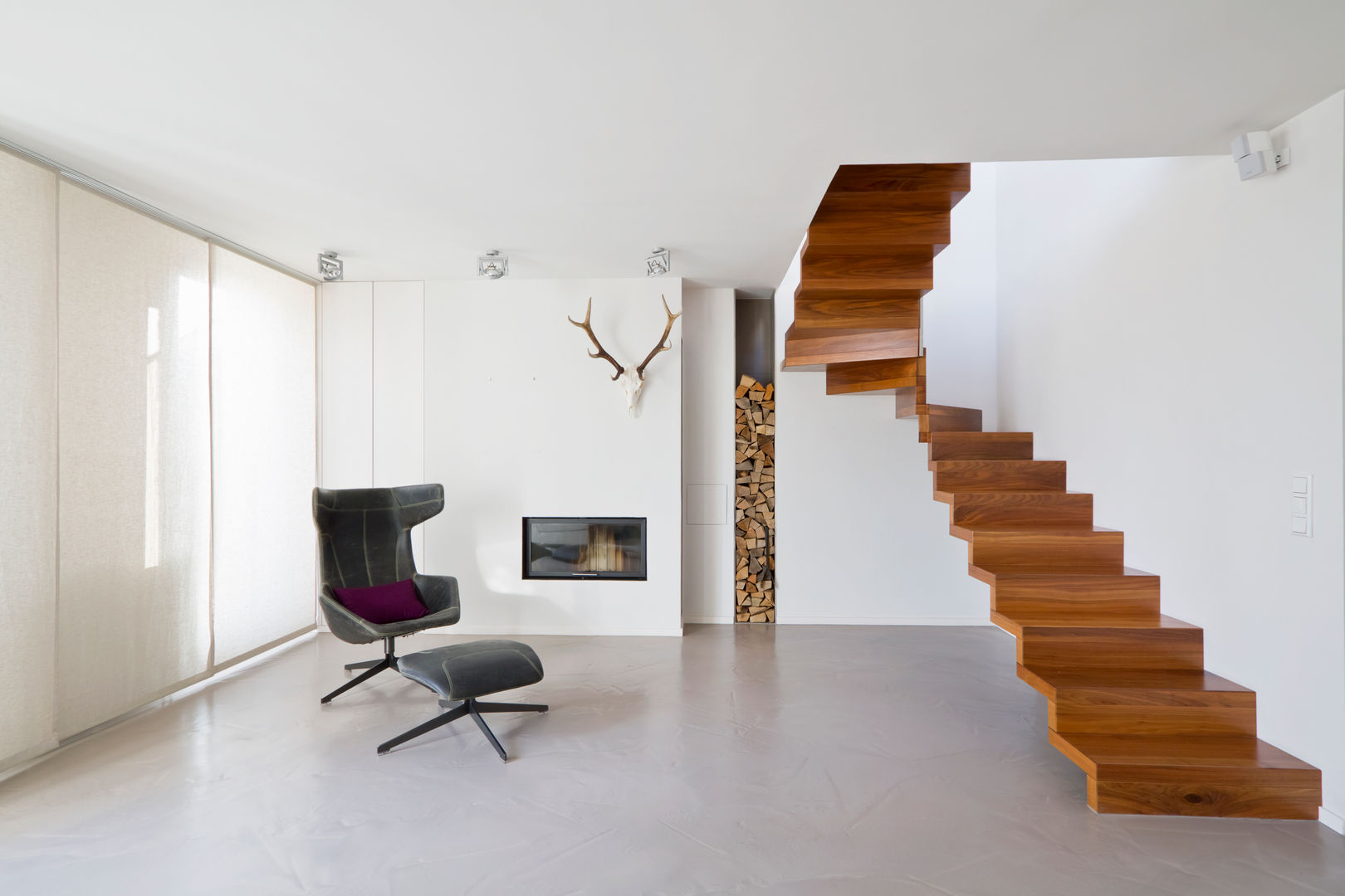 Penthouse in Frankfurt, innen_architekten BALS + WIRTH innen_architekten BALS + WIRTH Pasillos, vestíbulos y escaleras modernos Madera Acabado en madera