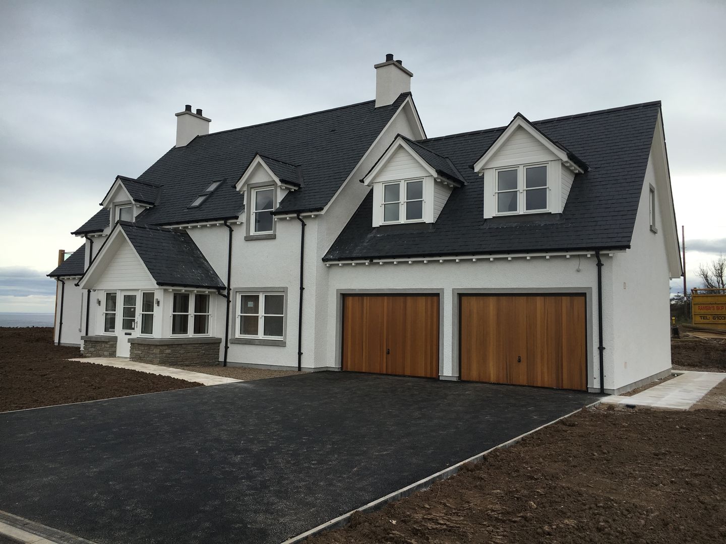 Plot 4, The Views, Gallaton, Stonehaven, Aberdeenshire, Roundhouse Architecture Ltd Roundhouse Architecture Ltd منازل new build,white exterior,double garage