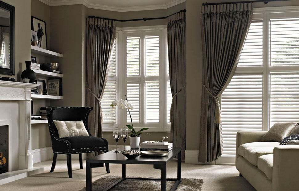 Kenilworth Wooden Shutters in a 3 Sided Bay and Side Window. homify Living room Engineered Wood Transparent Shutter,Shutters,Plantation,Colonial,Wood,wooden shutters,bay window