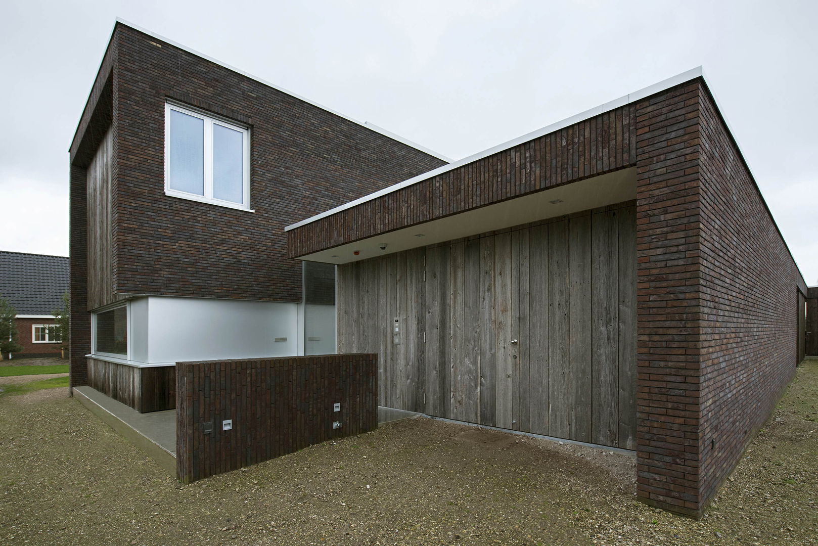 Landrover huis, Lab32 architecten Lab32 architecten Modern houses Stone